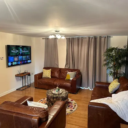 Tony's Court Beautifully Furnished 2 Bedrooms *