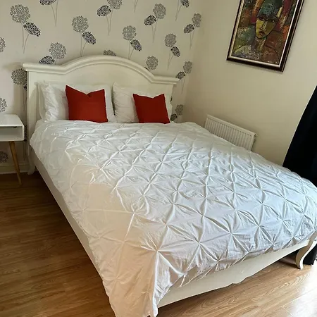 Tony's Court Beautifully Furnished 2 Bedrooms Apartment