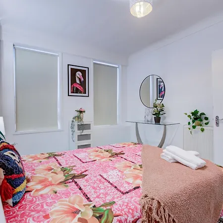Lovely 2- Bedroom In *