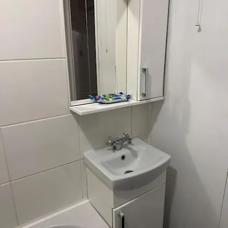 Apartment Lovely Modern One Bedroom Flat Close To Station *