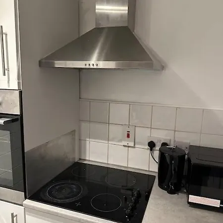 Lovely Modern One Bedroom Flat Close To Station Apartment