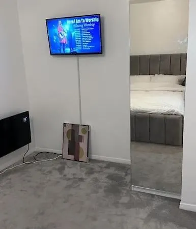 Apartment Lovely Modern One Bedroom Flat Close To Station *