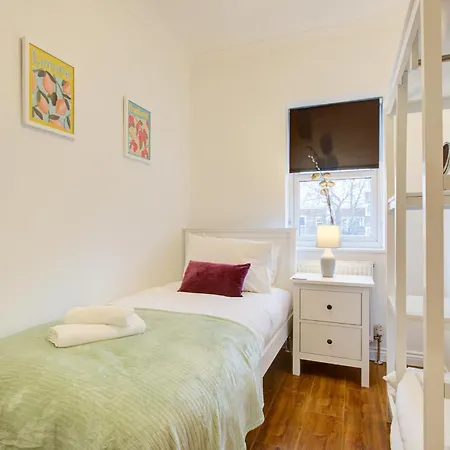 Beautiful Two Bedroom With Free Parking! Apartment Romford