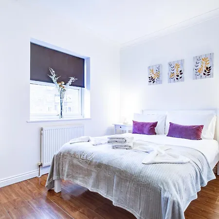 Apartment Beautiful Two Bedroom With Free Parking! Romford