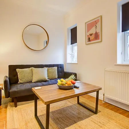 Beautiful Two Bedroom With Free Parking!