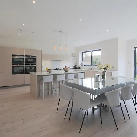 House For Wimbledon Tennis * Raynes Park