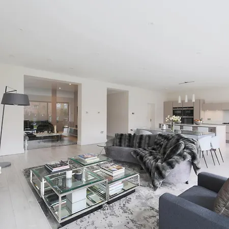 Casa vacanze House For Wimbledon Tennis Raynes Park