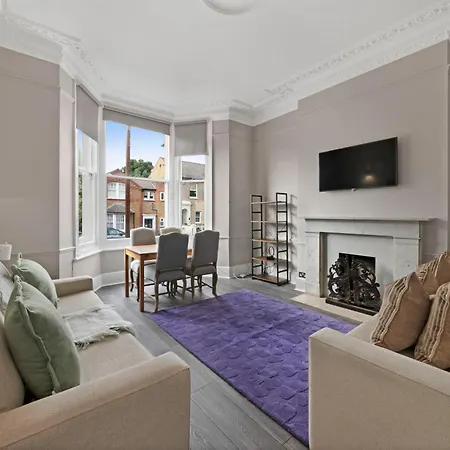 Chiswick Park Acton Town Garden Apartment *
