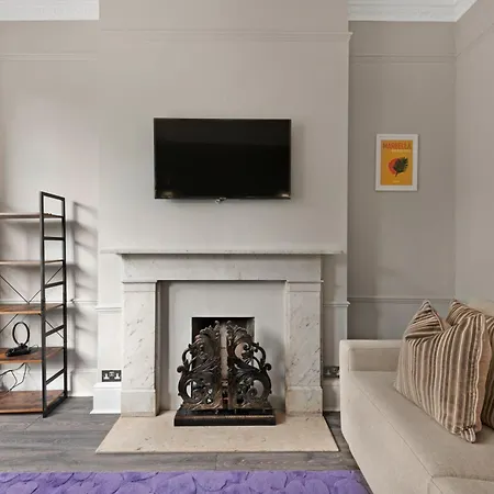 Chiswick Park Acton Town Garden Apartment London
