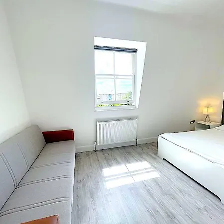 Harrow Apartment *