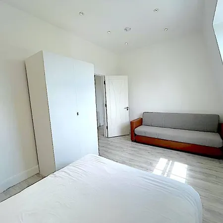 Harrow Apartment *