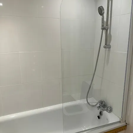 Lovely Two Bedroom Flat Apartment