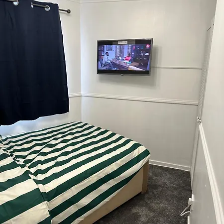 Lovely Two Bedroom Flat Apartment