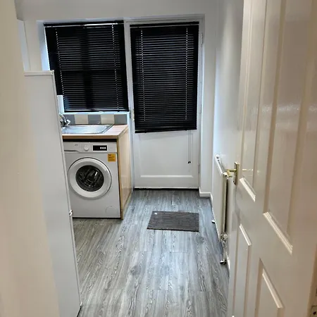 Apartment Lovely Two Bedroom Flat *