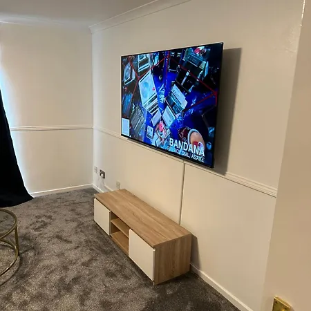 Apartment Lovely Two Bedroom Flat