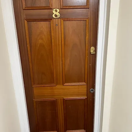 Apartment Lovely Two Bedroom Flat *