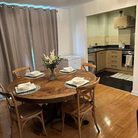 Tony's Court Beautifully Furnished 2 Bedrooms