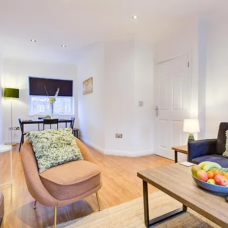 Beautiful Two Bedroom With Free Parking! * Romford