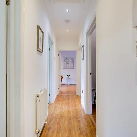 Beautiful Two Bedroom With Free Parking! Romford