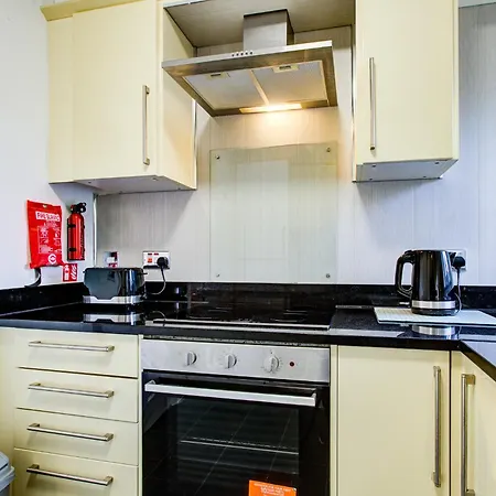 Apartment Beautiful Two Bedroom With Free Parking! *