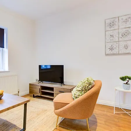 Beautiful Two Bedroom With Free Parking!