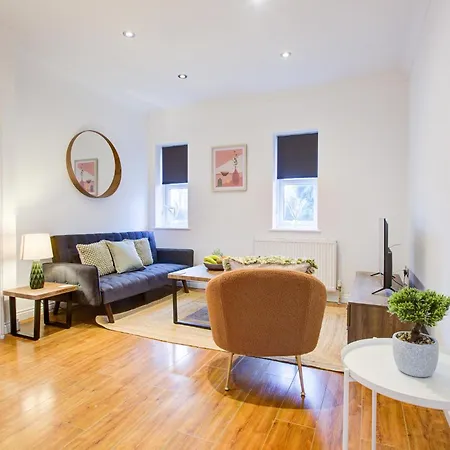 Beautiful Two Bedroom With Free Parking! Romford