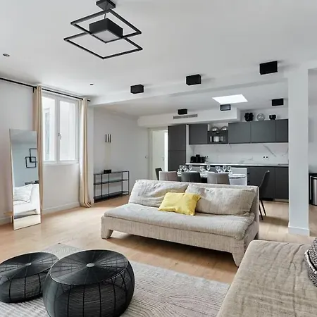 Soho Center Apartment