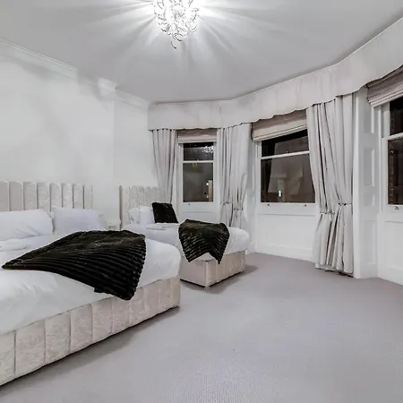 Luxury 3 Bedroom Duplex With Pool Table - 4hs Apartmán *