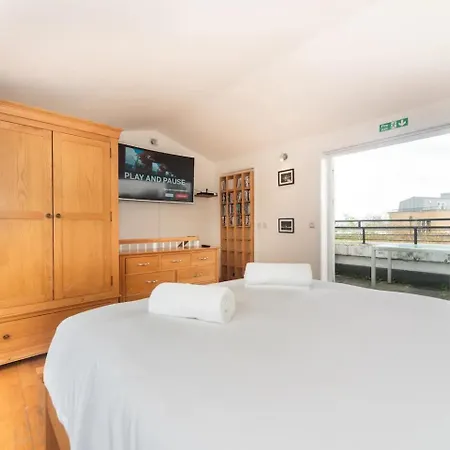 شقة Sunny Maisonette With Views Over Canary Wharf,