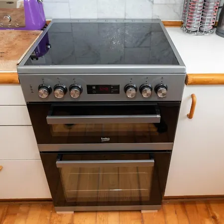 شقة Sunny Maisonette With Views Over Canary Wharf, لندن