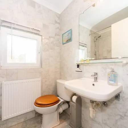 شقة Sunny Maisonette With Views Over Canary Wharf, لندن