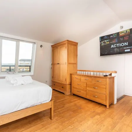 شقة Sunny Maisonette With Views Over Canary Wharf,