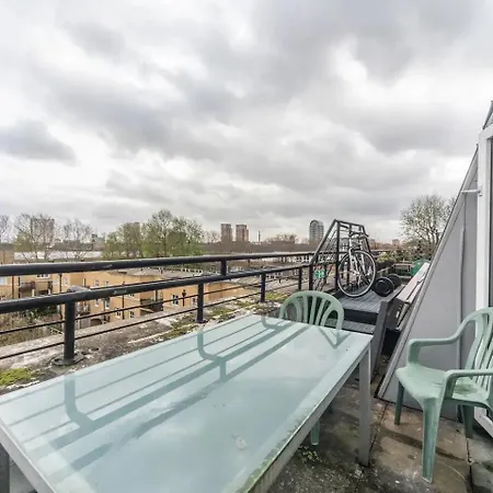 شقة Sunny Maisonette With Views Over Canary Wharf, *