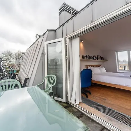 Sunny Maisonette With Views Over Canary Wharf,