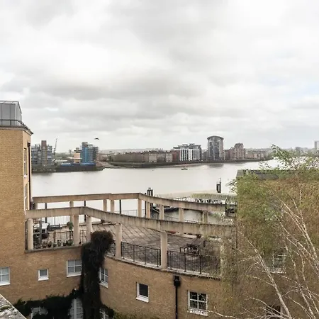 Sunny Maisonette With Views Over Canary Wharf, شقة *