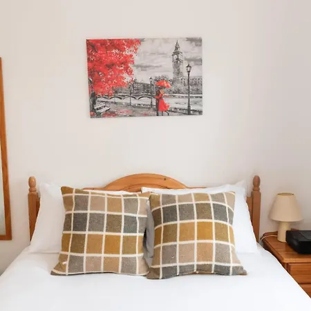 شقة Sunny Maisonette With Views Over Canary Wharf, لندن
