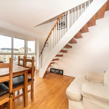 Sunny Maisonette With Views Over Canary Wharf, شقة *