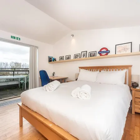 Sunny Maisonette With Views Over Canary Wharf, *