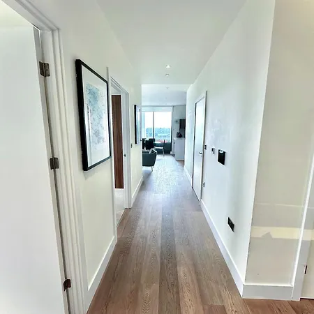 Apartmán 3 Bedroom Penthouse With Private Terrace, Battersea, Nine Elms