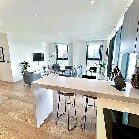 3 Bedroom Penthouse With Private Terrace, Battersea, Nine Elms * Londýn