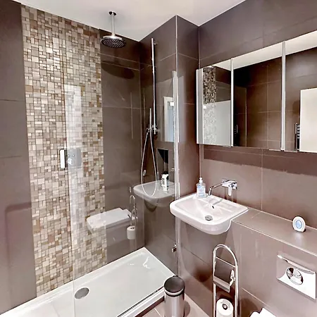 Apartmán 3 Bedroom Penthouse With Private Terrace, Battersea, Nine Elms