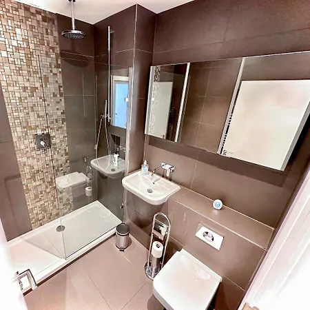 3 Bedroom Penthouse With Private Terrace, Battersea, Nine Elms *