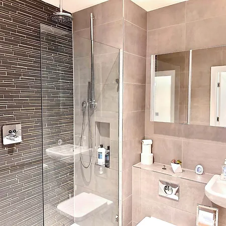 3 Bedroom Penthouse With Private Terrace, Battersea, Nine Elms