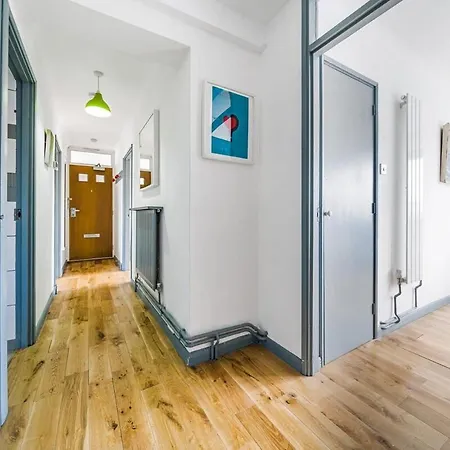 2 Bedroom Central With Views Apartment London
