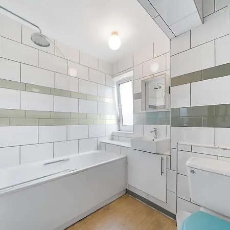 2 Bedroom Central With Views Apartment