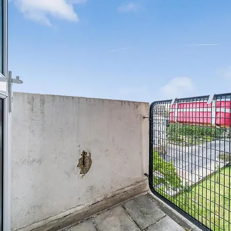 2 Bedroom Central With Views Apartment *