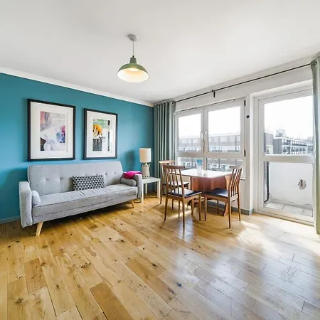 2 Bedroom Central With Views London