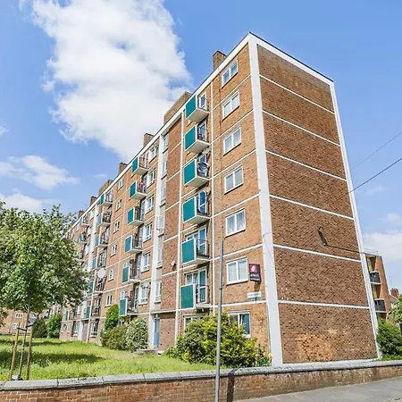 2 Bedroom Central With Views Apartment *