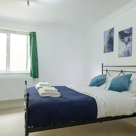 Spectacular 3 Bed In Blackheath *