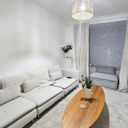 Hayes Deluxe Inn- London, Heathrow Airport * Hayes (Greater London)